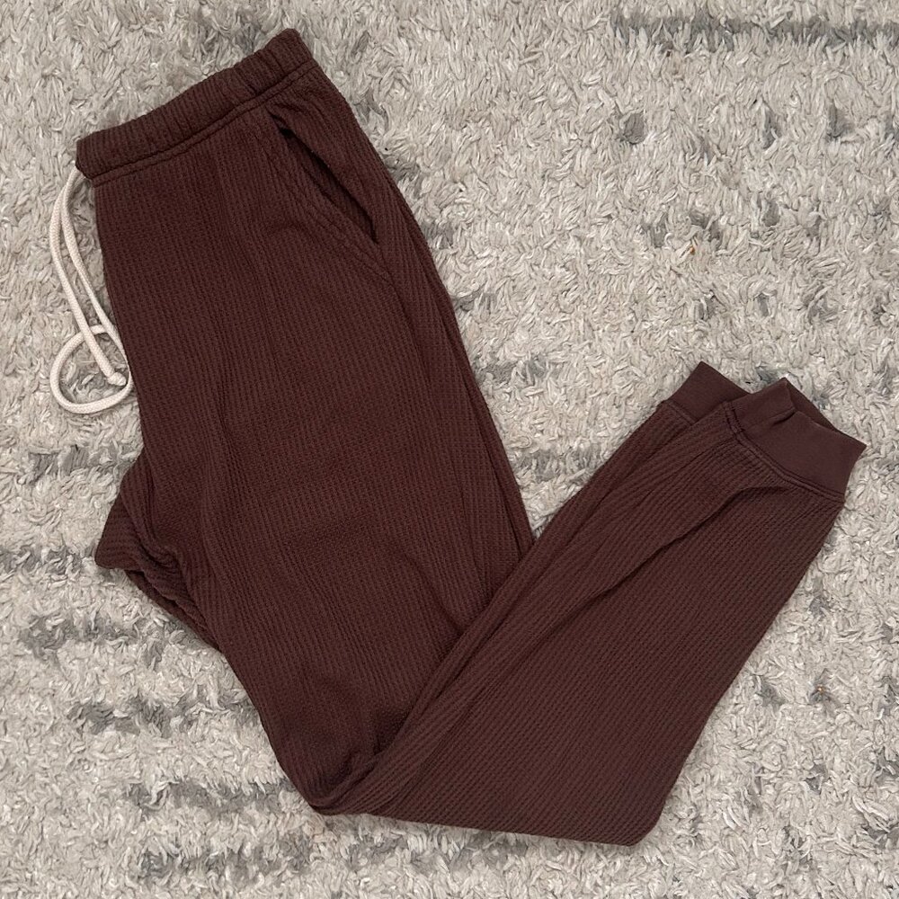 3/$15 🟣 Aerie waffle knit joggers, brown, size small
